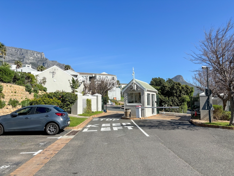 1 Bedroom Property for Sale in Vredehoek Western Cape